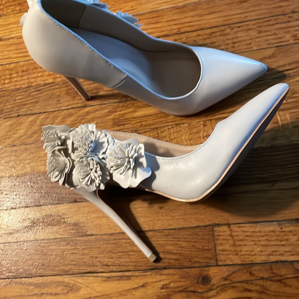 True Decadence flower embellishment classic pump - Picture 8 of 10